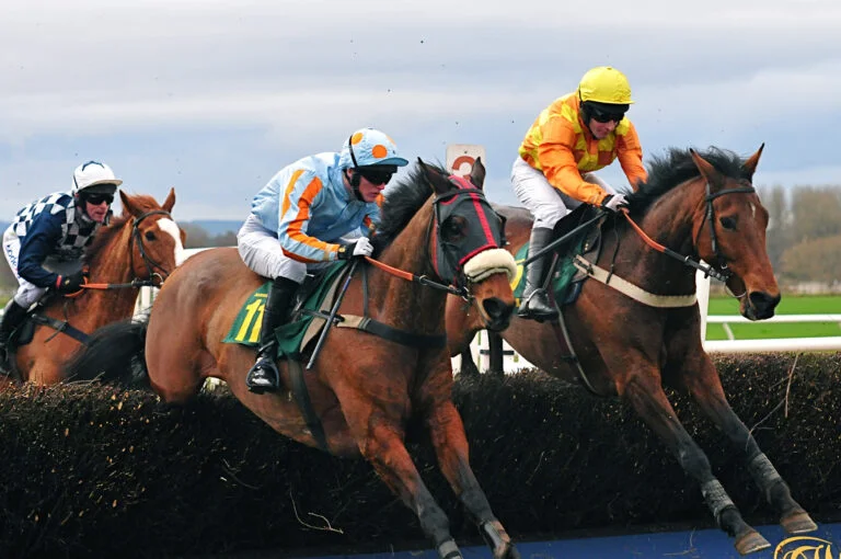 Grand National: Iconic UK Steeplechase – A British Sporting Legacy